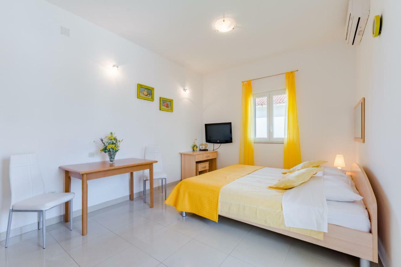 Holiday House Barbara Supetar Bagian luar foto