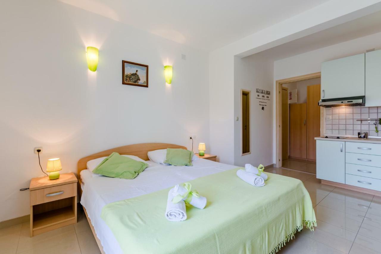 Holiday House Barbara Supetar Bagian luar foto