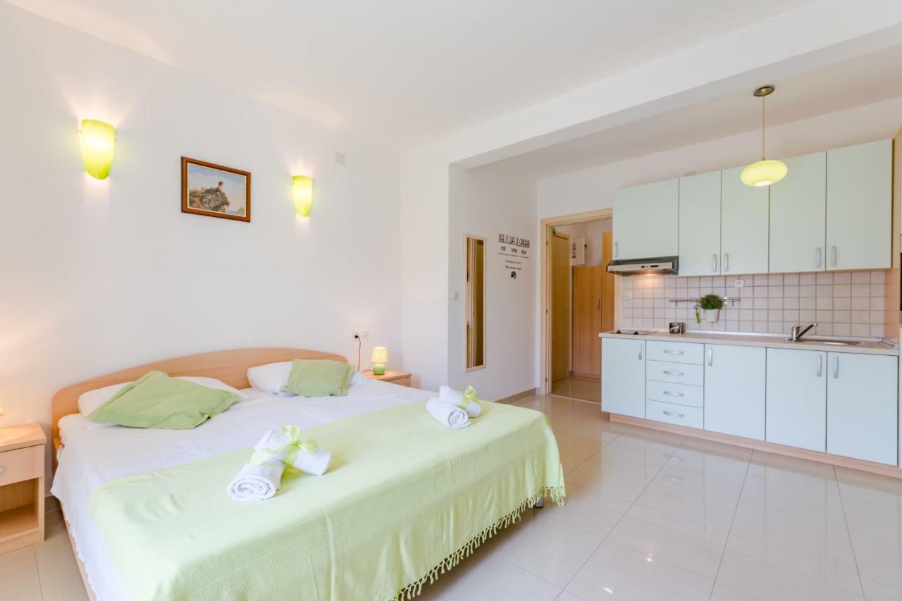 Holiday House Barbara Supetar Bagian luar foto