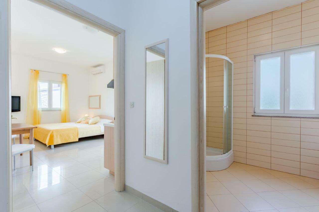 Holiday House Barbara Supetar Bagian luar foto